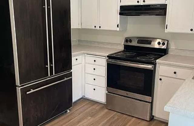 Bright Single-Level 2 Bedroom Home with Modern Kitchen, Open Living Space & Laminate Floors Gallery 2