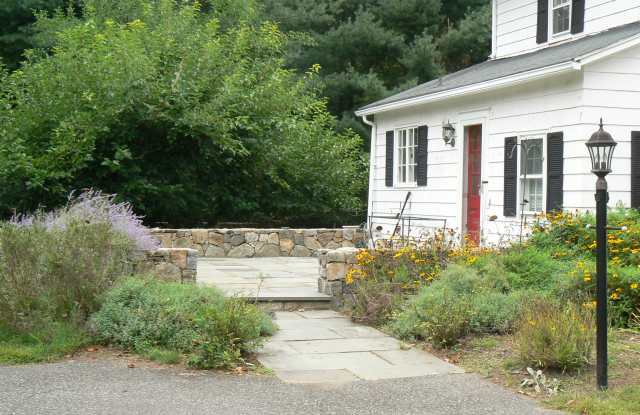 283 Lyons Plain Rd Church Gallery 3