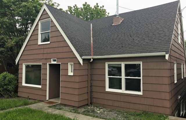 Charleston District- 1 bed 1 bath with W/D hook ups - 1714 North Wycoff Avenue, Bremerton, WA 98312