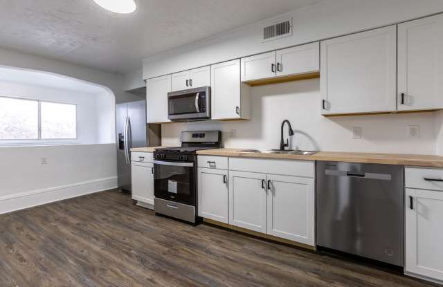 AVAILABLE April 2026 - Renovated Home in South Side Slopes w/ City Views! Gallery 3