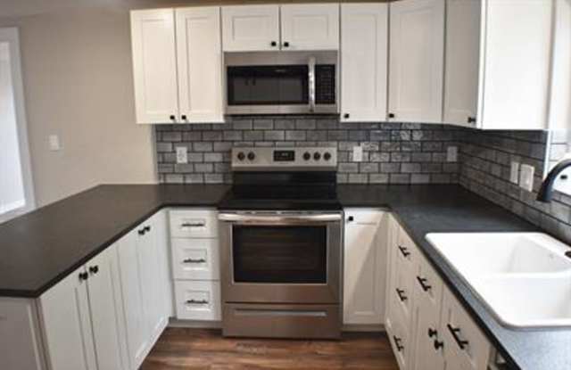 Beautiful 4 bed/2 bath available after 7/10/2025 photos photos