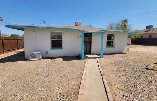 2 Bedroom Home in Central Tucson on Extra Large Lot Gallery 1