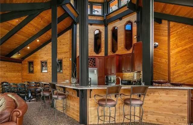 Beautiful 5-Bedroom Home with Mountain Views in Pine Club Mountain! Gallery 4