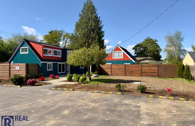 Updated 3-Bedroom Home with Fenced Backyard in Beaverton photos photos