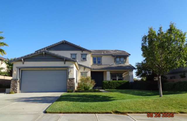Large 4 Bedroom in the Bella Vista Tract offering 3437 sq. ft. photos photos
