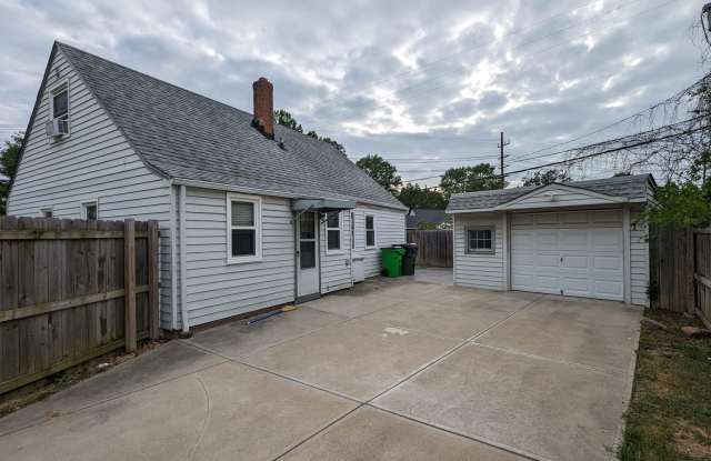 4 bedroom 1 bathroom Gallery 4
