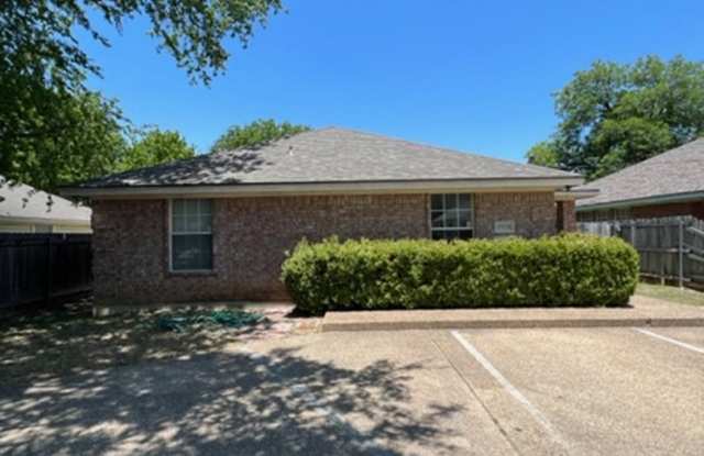 4 Bed 2 Bath photos photos