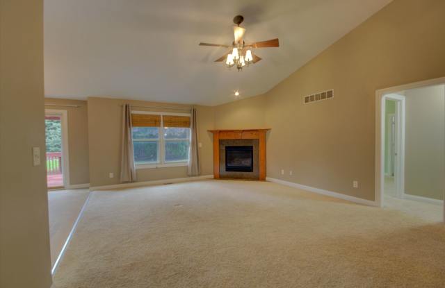Almost New! 4 Bedroom Home Gallery 4