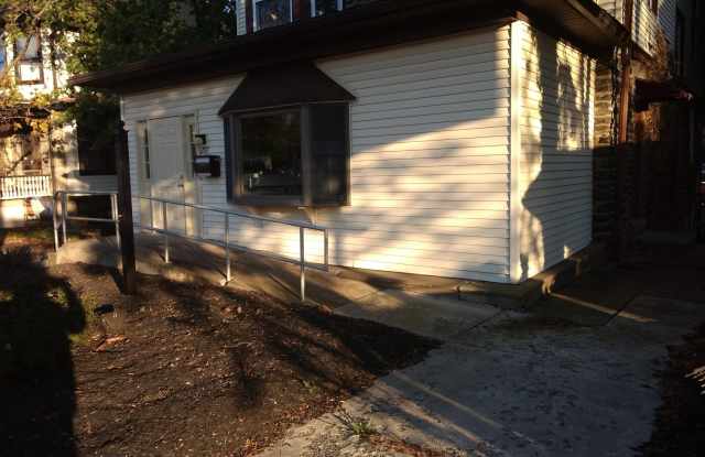 207 S EASTON Road Gallery 2