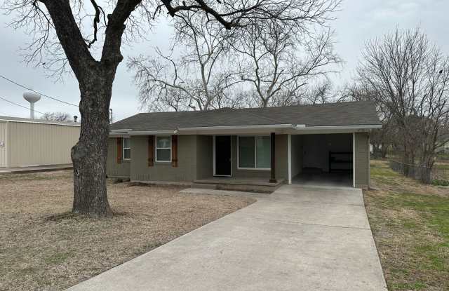 3-Bedroom / 2-Bathroom House in Hewitt, Texas - 132 West Johnson Street, Hewitt, TX 76643