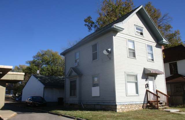 1/2 off sec dep and first full month's rent! Charming 1+-Bedroom Loft Apartment in the Heart of It All! photos photos