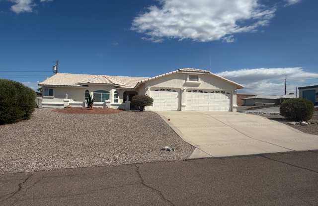 Long Term House- Lakeside of Hwy! Unfurnished! Gallery 4