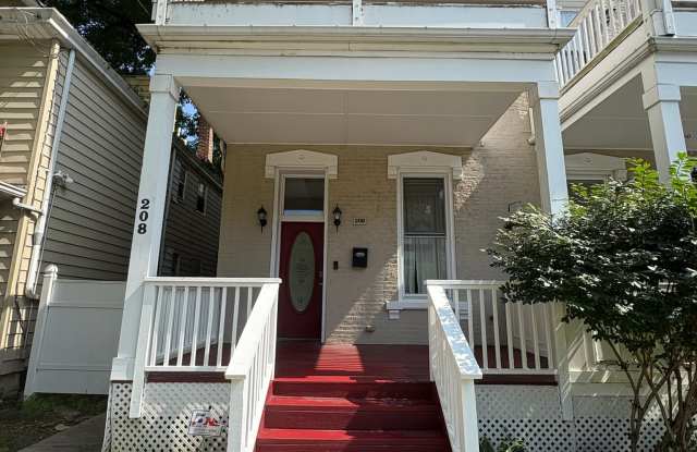208 Oak St photos photos