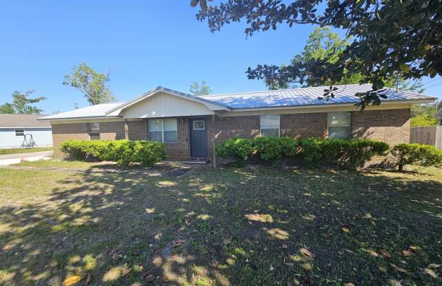 116 Santee Drive - 116 Santee Drive, Springfield, FL 32404 116 Santee Drive - 116 Santee Drive, Springfield, FL 32404