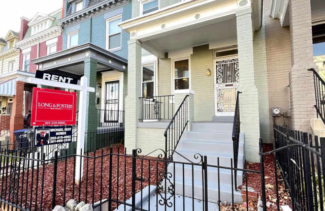 1930 SUMMIT PLACE NE Gallery 2