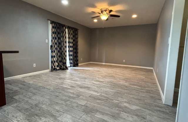 Single family home, 2 car garage Gallery 3