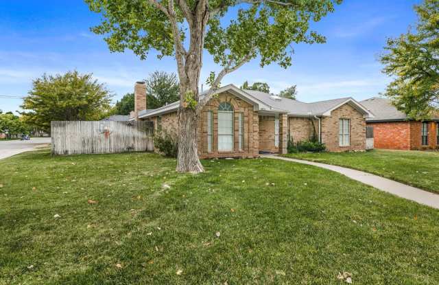 Gorgeous Home for Lease! - 6801 Michelle Drive, Amarillo, TX 79109