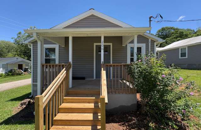 Modern Comfort Meets Small-Town Charm at 206 Hillcrest photos photos