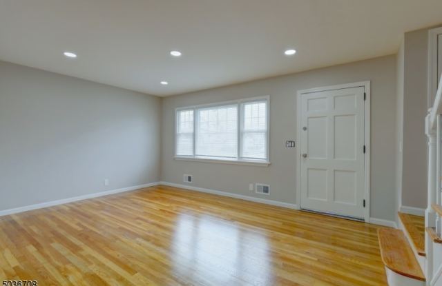 54 Patricia Pl Gallery 4