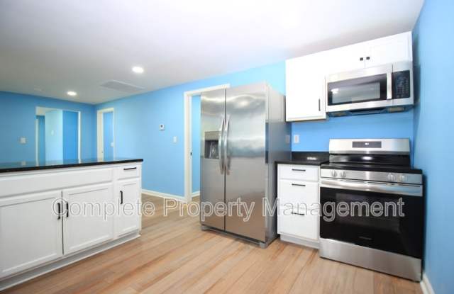 932 Court T Gallery 4