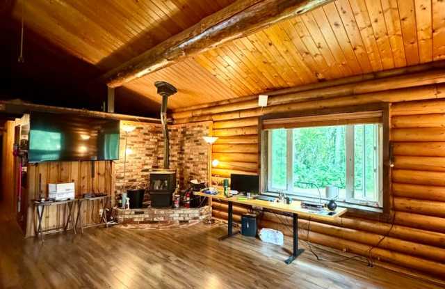 Cozy Cabin-Style Home in North Pole | Heat Included | Dog Friendly! Gallery 4