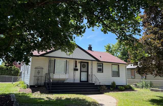 Audubon-Downriver Neighborhood 4 bedroom, 1 bath corner lot with large, fenced yard photos photos Audubon-Downriver Neighborhood 4 bedroom, 1 bath corner lot with large, fenced yard photos photos
