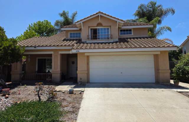 Spacious 4 bedroom 2.5 bath home with a huge backyard in a very quiet neighborhood photos photos