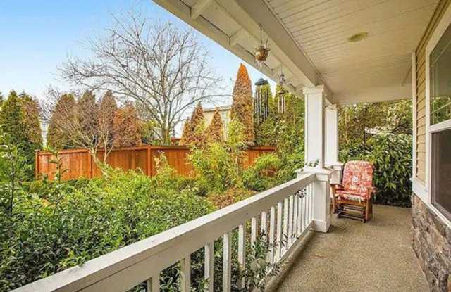 Spacious Amazing 6 bed in Fairwood! Gallery 3