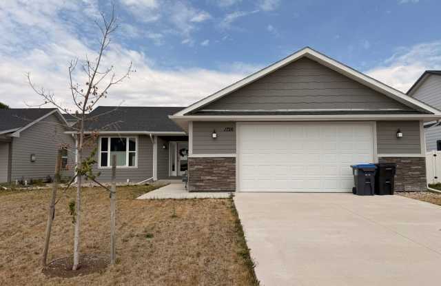 Modern, spacious, and move-in ready—this is the rental you’ve been waiting for! photos photos