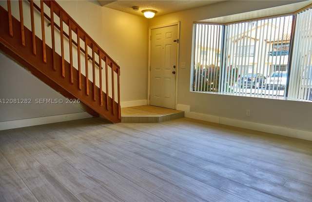 10042 SW 77th Ct Gallery 3