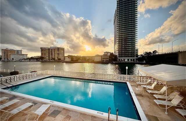 1825 South Ocean Drive Gallery 1