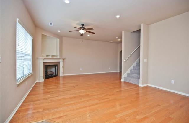 903 Oakwood  LN Gallery 2