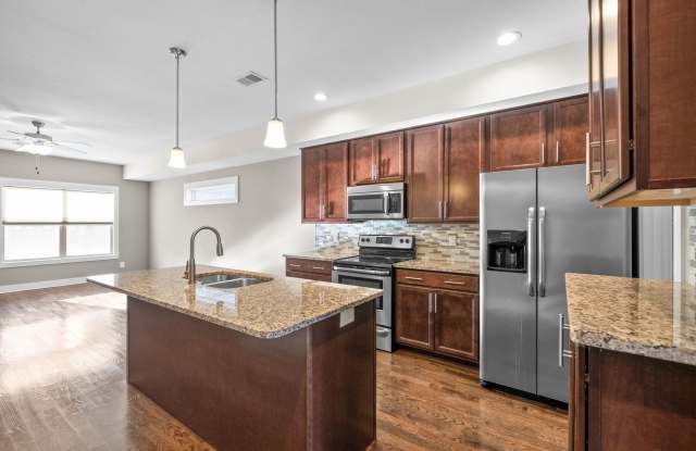 Large 2 Bedroom Condo For Rent Near Downtown Clarksville! photos photos