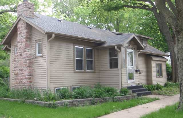 Updated Unique Charming Home! Next to Augustana! Gallery 4