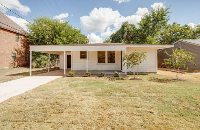 IMMEDIATE MOVE IN! Cute 2 Bedroom Home with Backyard Close to Campus! photos photos