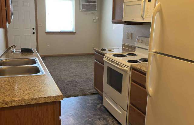 1412 12th Avenue Southeast - 7 photos photos