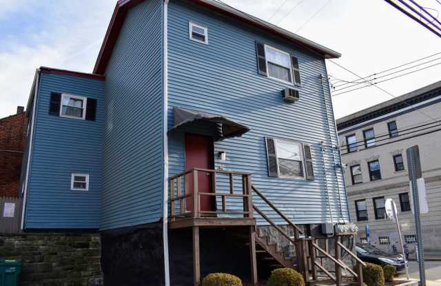 Fantastic Oakland Studio - Easy Walk to University of Pittsburgh! Call Today! - 3526 Louisa Street, Pittsburgh, PA 15213