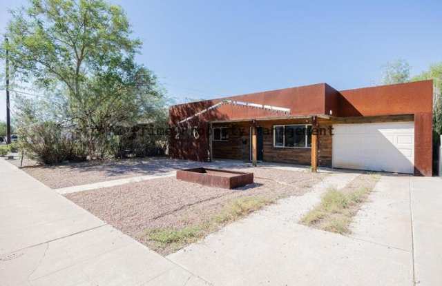2206 North Dayton Street Gallery 1