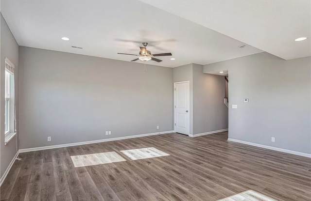 Stunning 4 Bedroom in Blue Springs! $1,000 Leasing Special!! Gallery 4