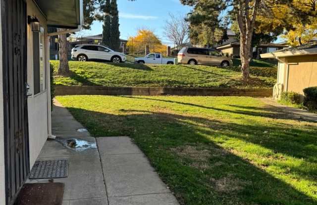 2 Bedroom condo in Auburn! Walk to everything! New Carpet! New Paint! New HVAC! - 11563 Quartz Drive, North Auburn, CA 95602