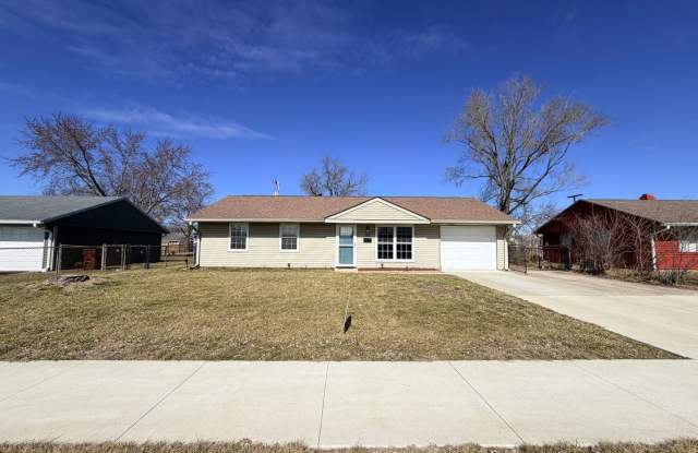 Now Showing this 2 BR, 1 BA home located at 620 High School Dr., Edinburgh, IN photos photos