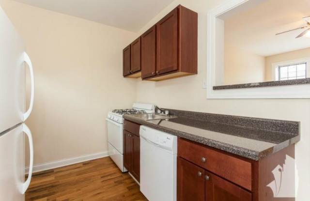 1444 W Byron Gallery 4