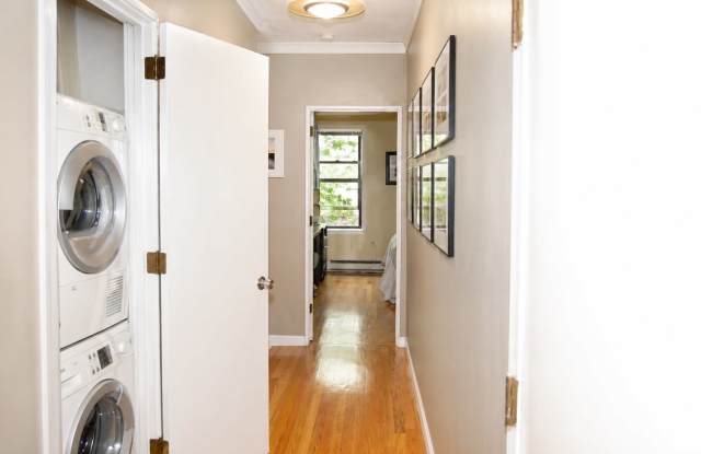 Back Bay! Cute 2bd with lots of characters! Laundry in uni! photos photos