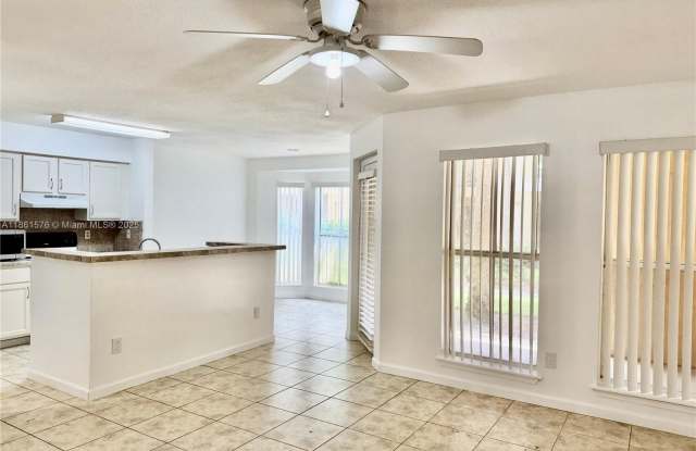 977 Riverside Dr - 977 Riverside Drive, Coral Springs, FL 33071