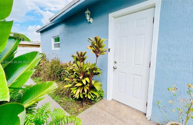 469 NE 130th St - 469 Northeast 130th Street, North Miami, FL 33161