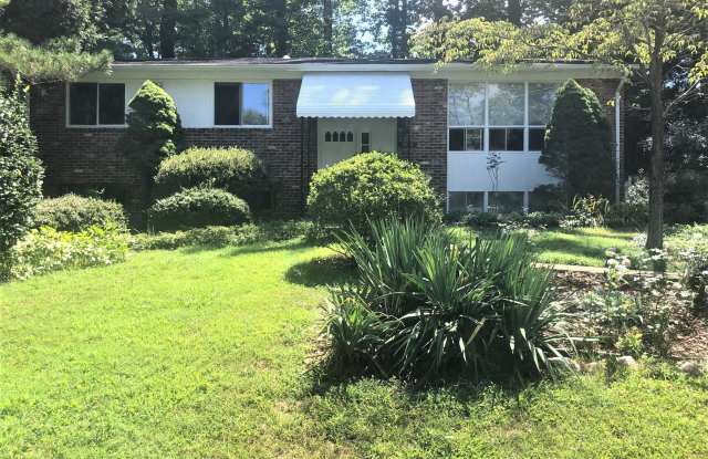 8632 CROMWELL DRIVE - 8632 Cromwell Drive, Kings Park, VA 22151