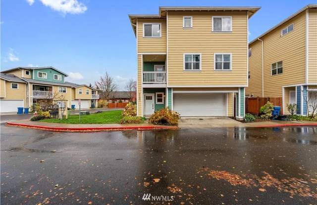 Beautifully Updated 3 Bed, 2.5 Bath Townhome in Monroe photos photos