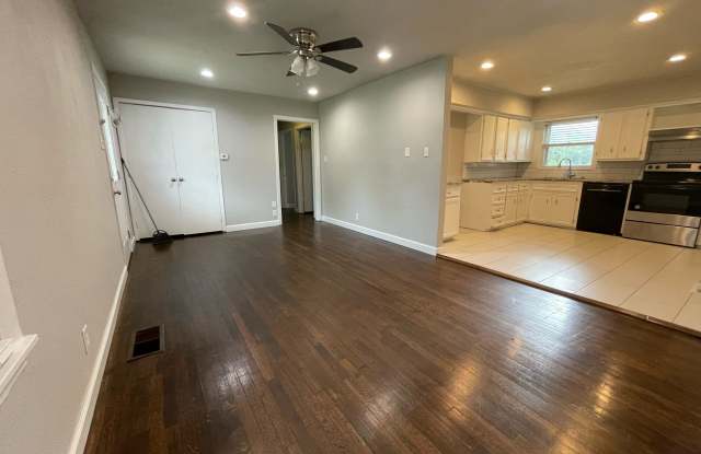 1712 Mockingbird Lane Gallery 3