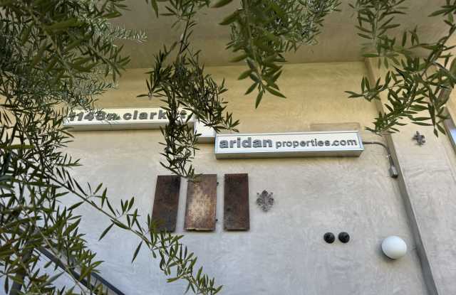 1148 N Clark St Gallery 3