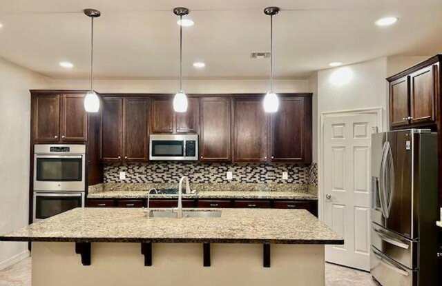 Gorgeous 4 bed 3.5 bath with Pool/Spa and full solar in Peoria photos photos
